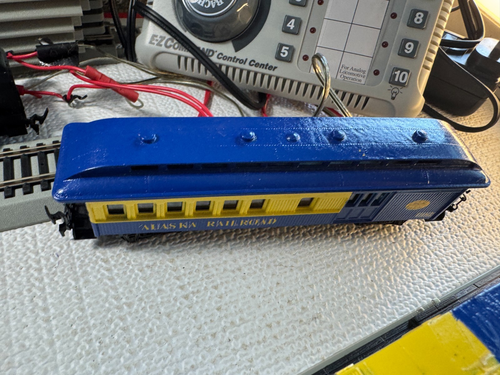 🚂 HO BACHMANN CUSTOM PAINTED ALASKA PASSENGER SET, TRACK,DCC CONTOLLER 💥 H4005