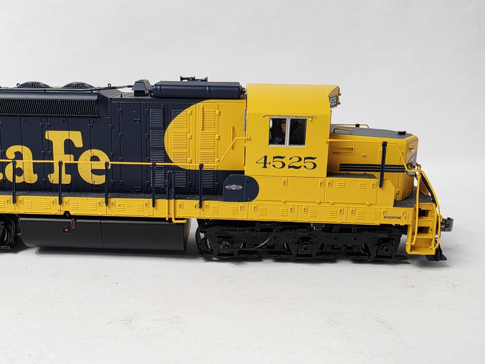 ATLAS GOLD SANTA FE LOCOMOTIVE #4525 W/ SOUND IN BOX VERY NICE LOT 11