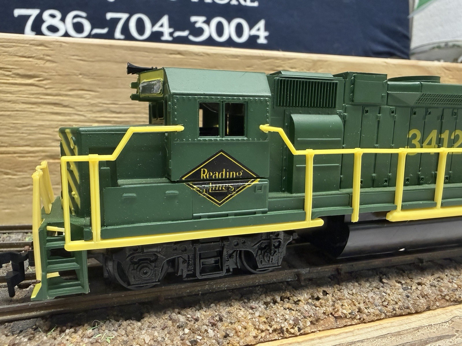 HO SCALE READING LINES DIESEL LOCOMOTIVE 3412 ATLAS GP-38 RARE FIND