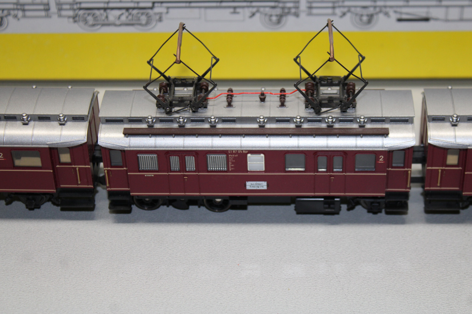 Trix 22106 AC Multiple Unit Train ET 87 Gauge H0 OVP