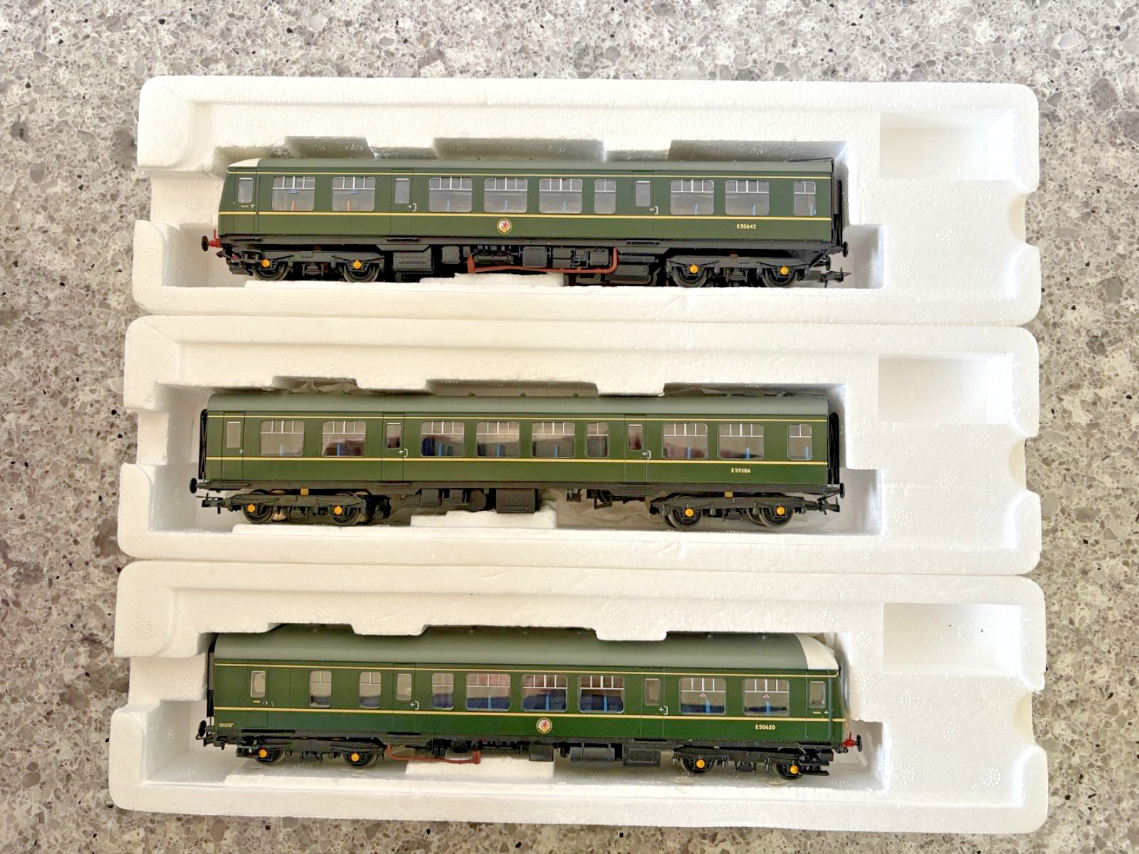 BACHMANN 32-911 CL 108 3 Car DMU BR GREEN WITH YELLOW WARNING PANELS DCC FITTED