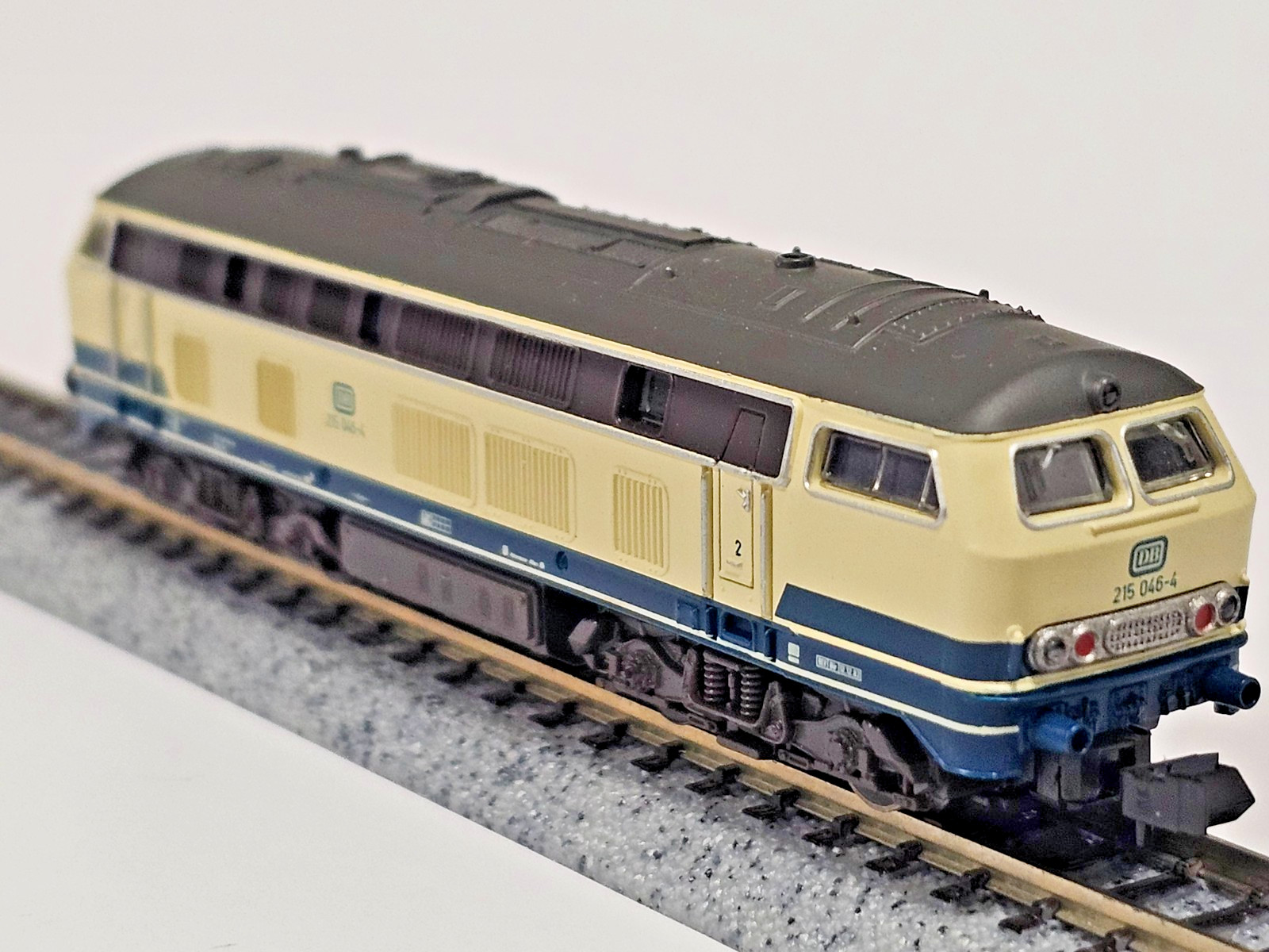 N SCALE ROCO 23422 BR215 045-4 DB EUROPEAN DIESEL LOCOMOTIVE MADE IN AUSTRIA