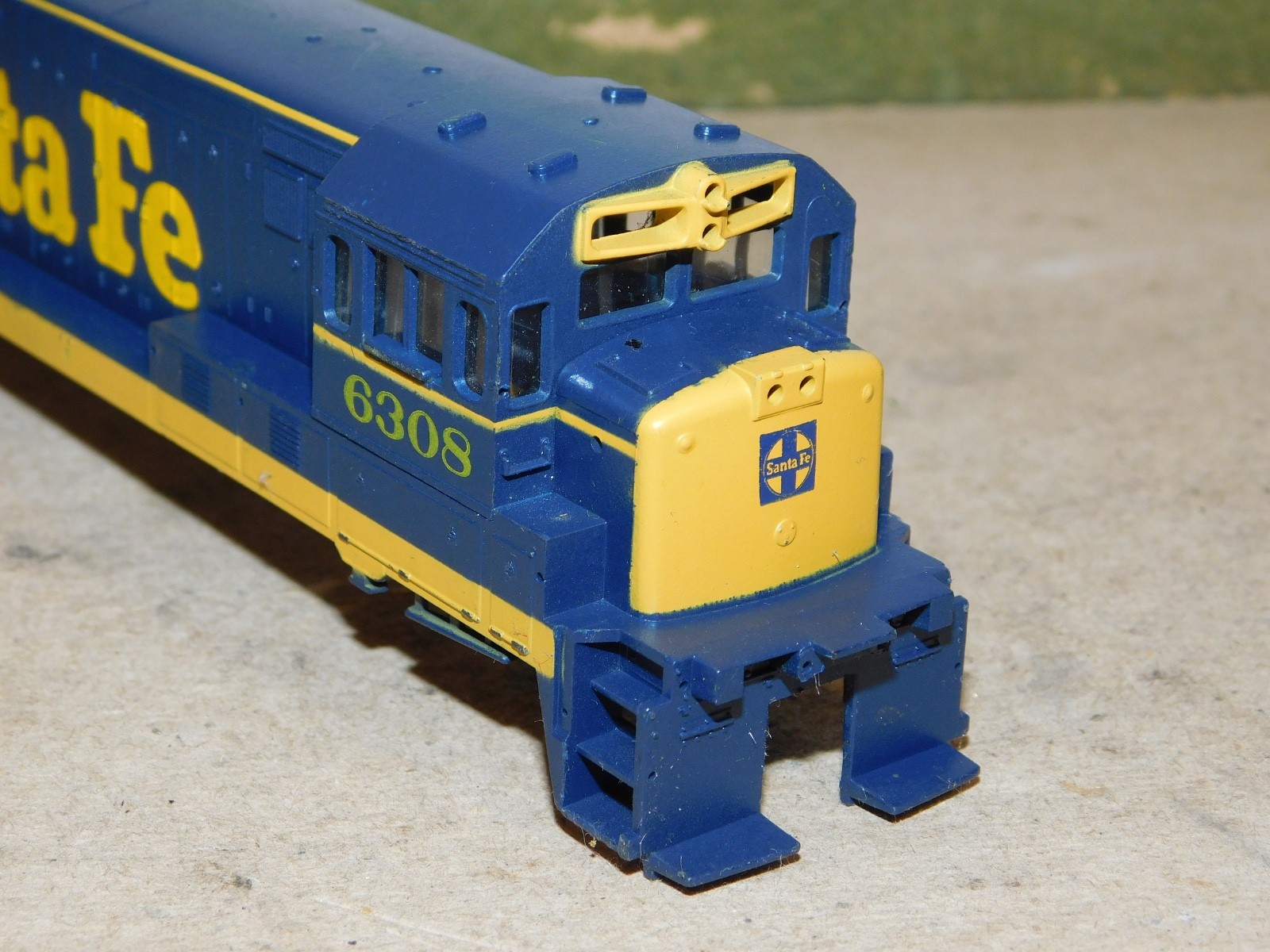 Athearn HO Parts Santa Fe GE-B Diesel Locomotive Shell, #6308