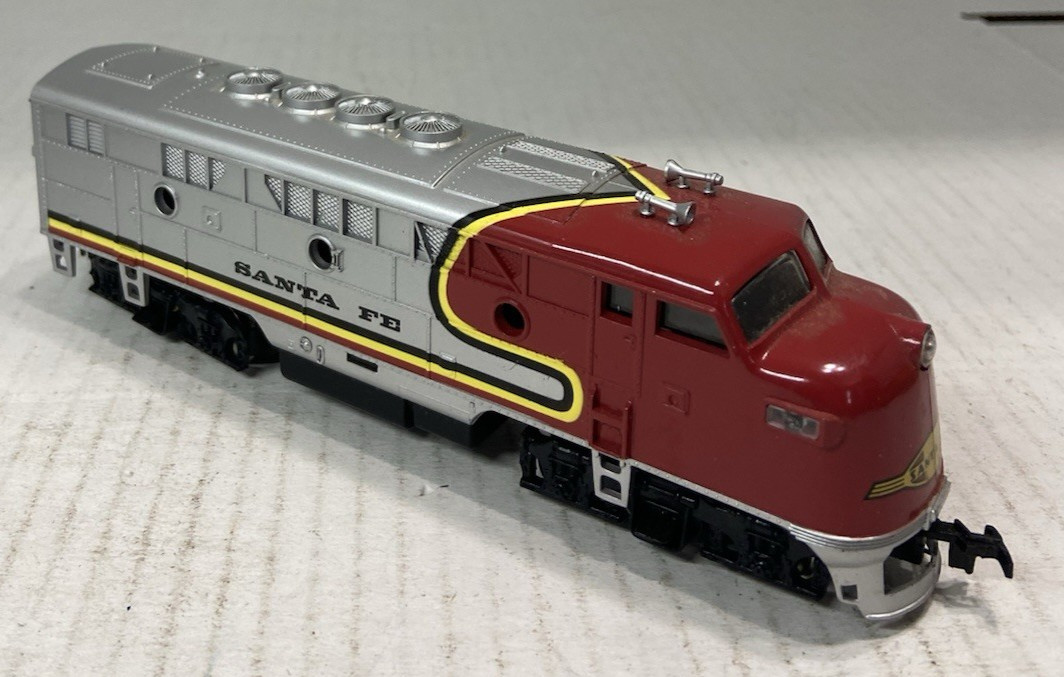 Model Power HO Scale “A.T.& S.F.” F2-A Diesel Santa Fe War Bonnet Tested