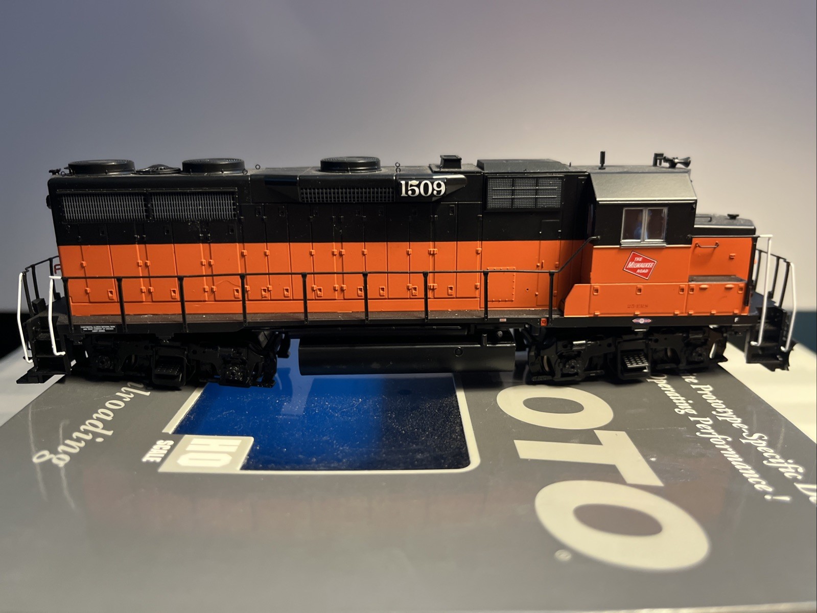 HO Scale Walthers Proto Milwaukee Road GP35 #1509 DCC/Sound TESTED