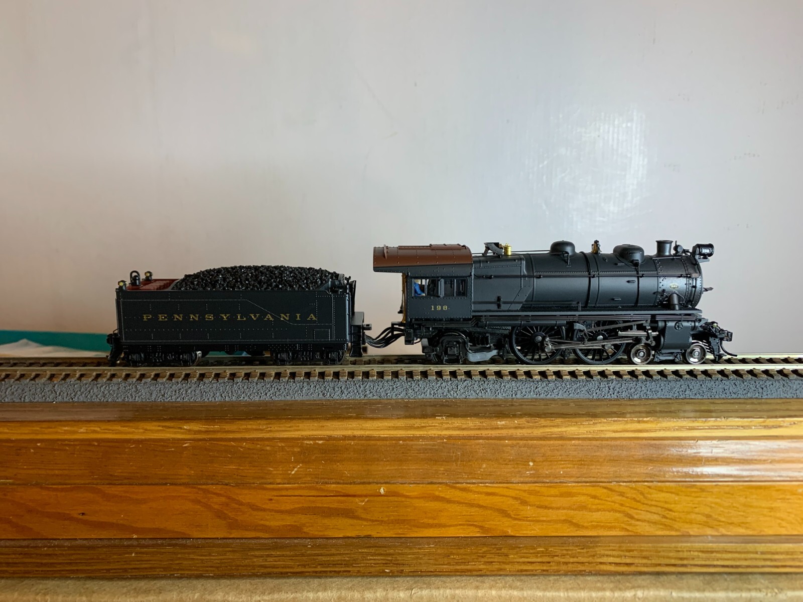 B.L.I. #6705 P.R.R. E-6 4-4-2 Steam Loco #198 Post War w/DCC & Sound H.O. 1:87