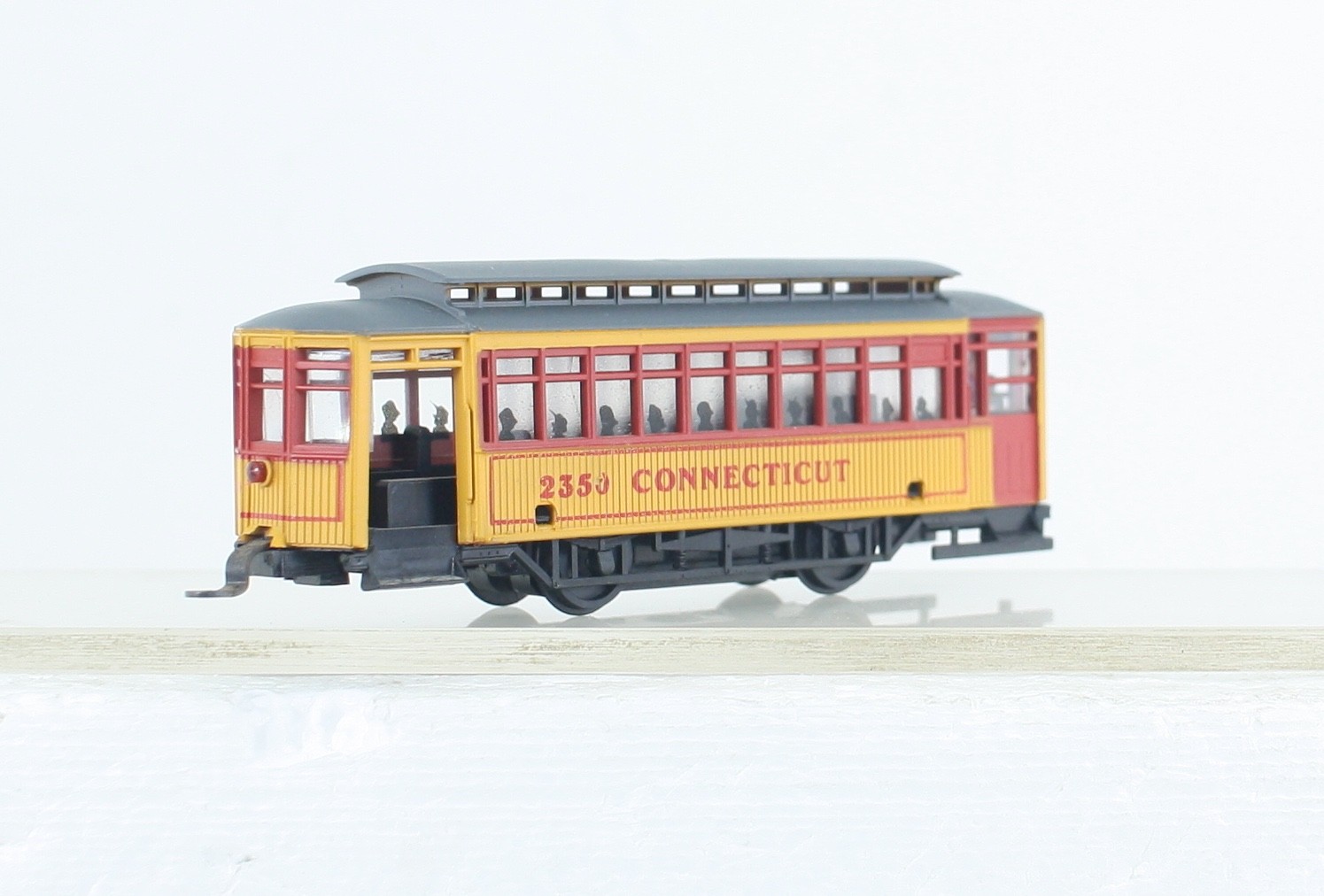 HO Scale AHM Connecticut Trailer (Unpowered) Trolley