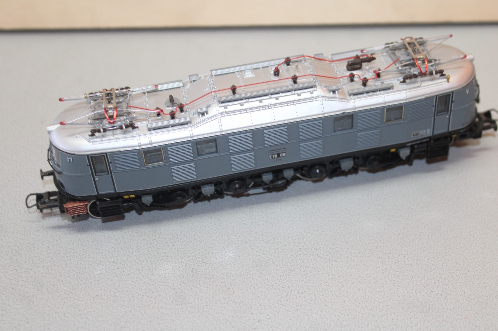 Roco 43981 E18 08 Electric Locomotive DB H0 Analog AC 3-Rail OVP