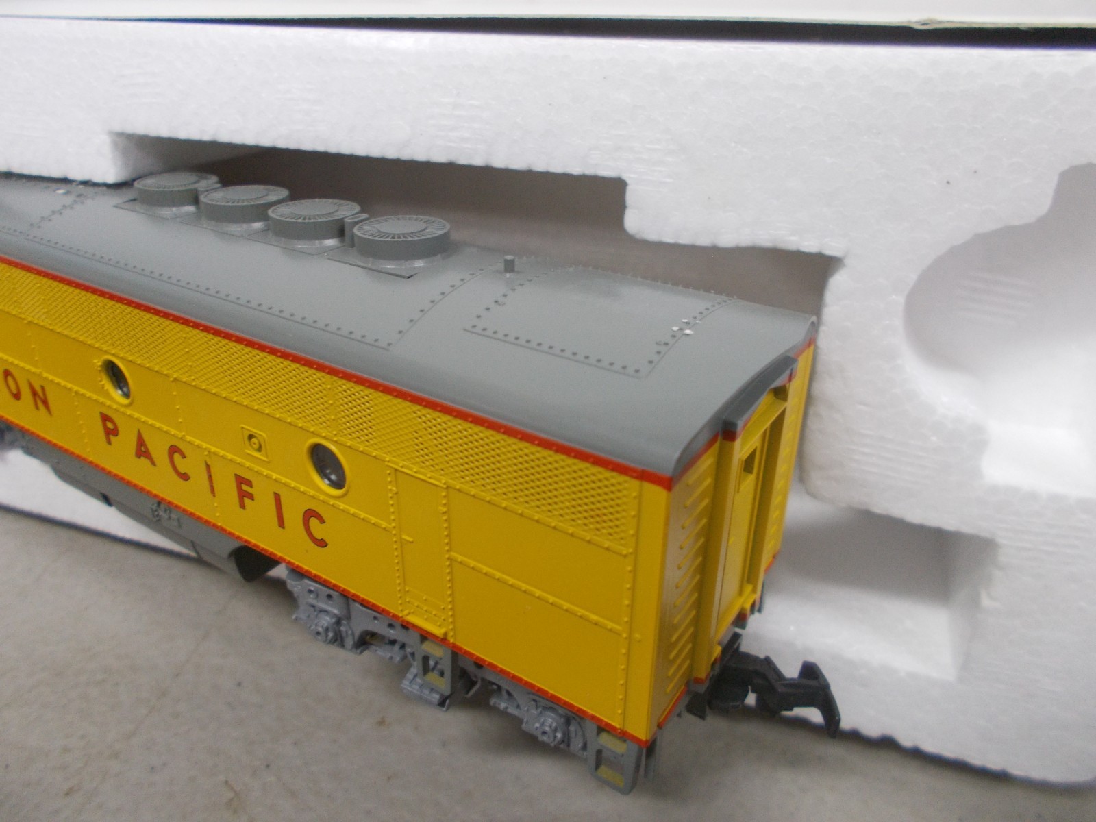 STEWART / KATO # 8511~UNION PACIFIC F3B POWERED LOCOMOTIVE ~NIB~HO SCALE ~ LOT D