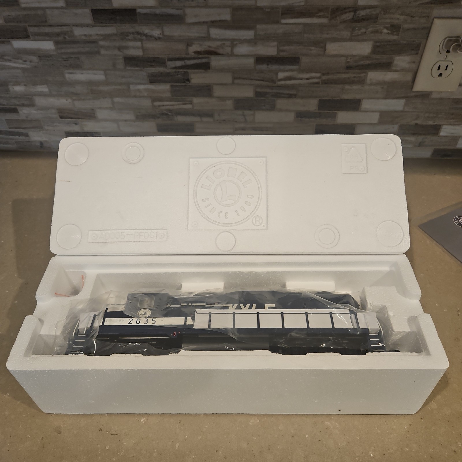 Lionel 2333571 O Gauge KYLE LEGACY GP20 #2035 Diesel Locomotive