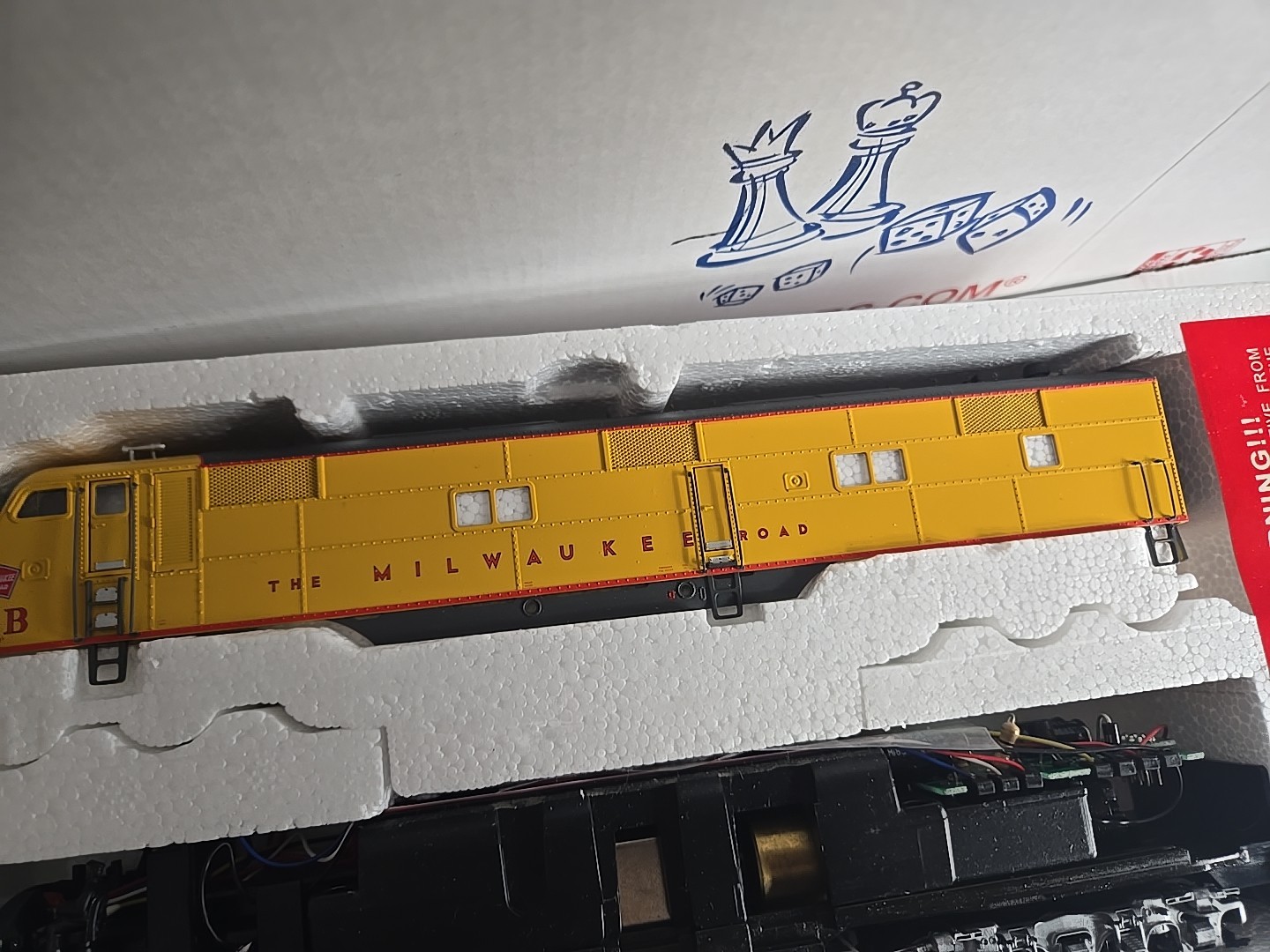 PROTO 2000 HO E7 MILWAUKEE ROAD LOCOMOTIVE #18 A-UNIT w/ Mars Light