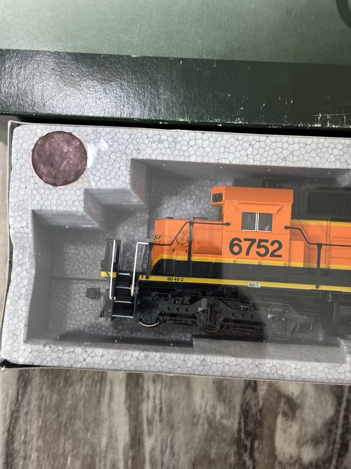 KATO HO EMD SD40-2 Mid 37-6614 Diesel Locomotive BNSF Swoosh #6752 NIB SEALED