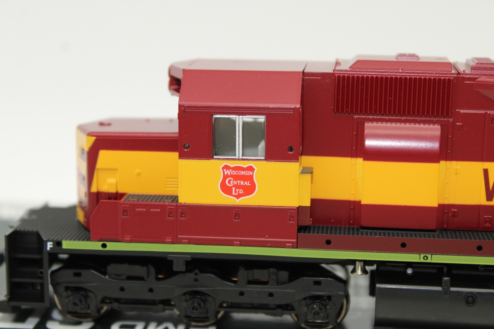 Kato HO WC Wisconsin Central SD40 Diesel Locomotive #6001 NOS 37-6329 DCC Ready