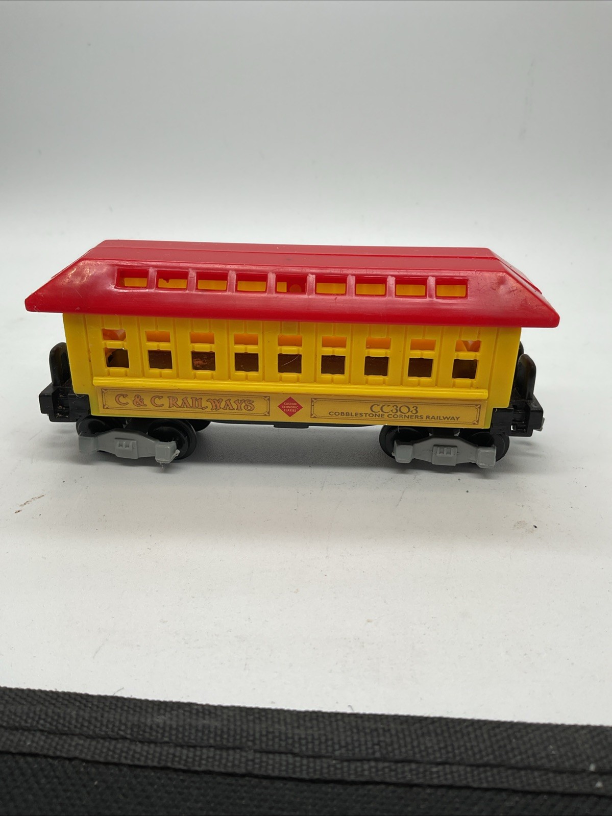 C&C Railways CC303 – HO Scale – Red & Yellow Train Car