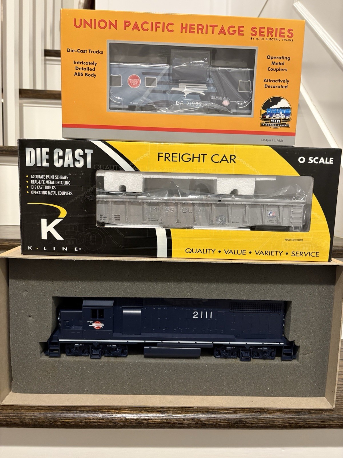 Weaver Missouri Pacific Eagle EMD GP38-2 Road 2111 NIB & Gondola Car/Caboose!