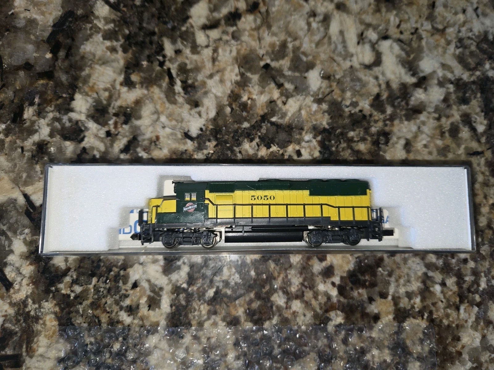 KATO N SCALE LOCOMOTIVE #176-033,DIESEL,EMD GP50, CHICAGO & NORTH WESTERN #5050