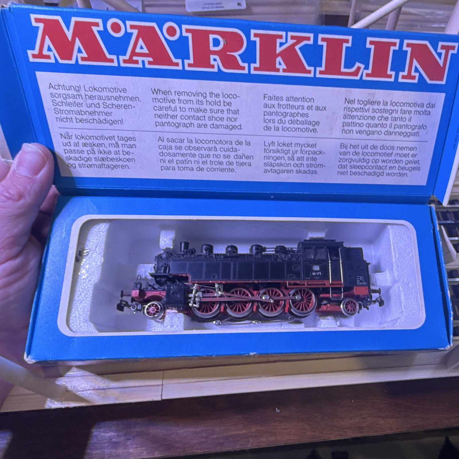 Märklin 3096 BR 86 Deutsche Bundesbahn HO 3-Rail AC Analog Steam Loco Light