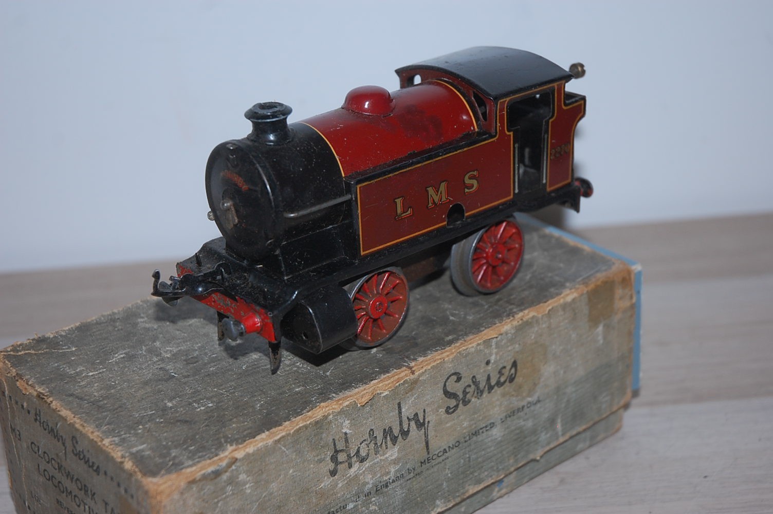 HORNBY O GAUGE CLOCKWORK M3 TANK LOCOMOTIVE IN LMS LIVERY BOXED