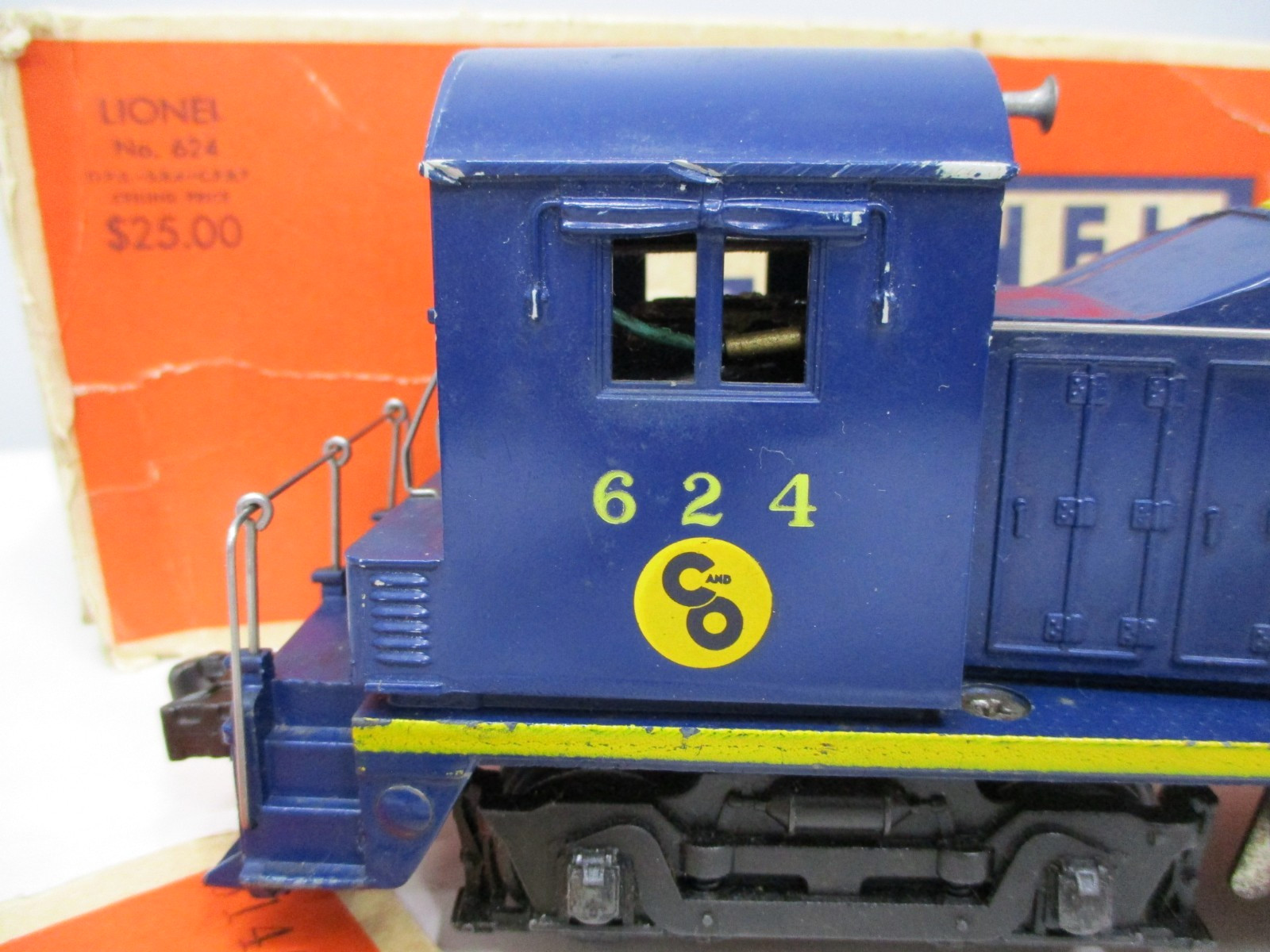 Lionel 624 C and O GM Diesel Loco Postwar O gauge X8296