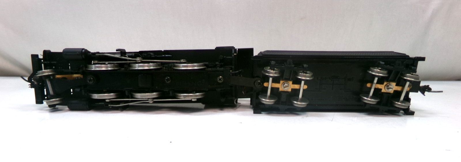 HO gauge Mehano 2-6-0 steam engine (lot A7999)