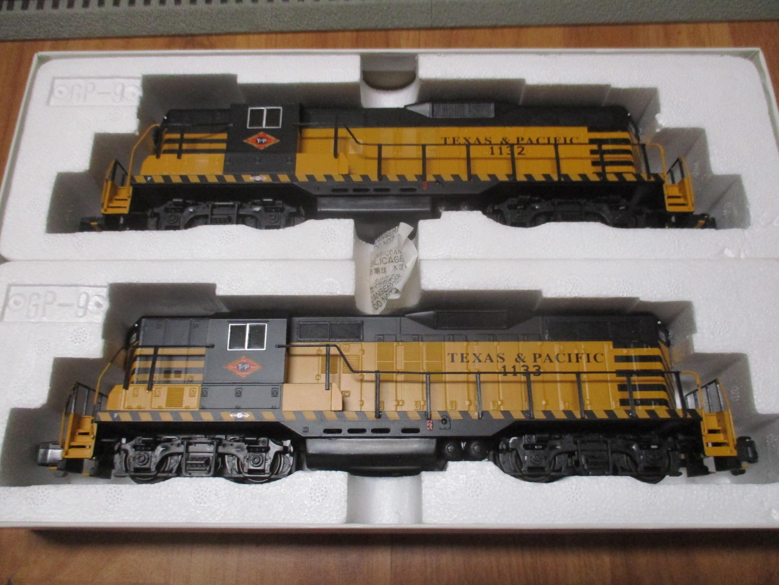 Amer Models Orange/Blk T&P GP-9 Diesel set (3/2/26 2) Hirail AC