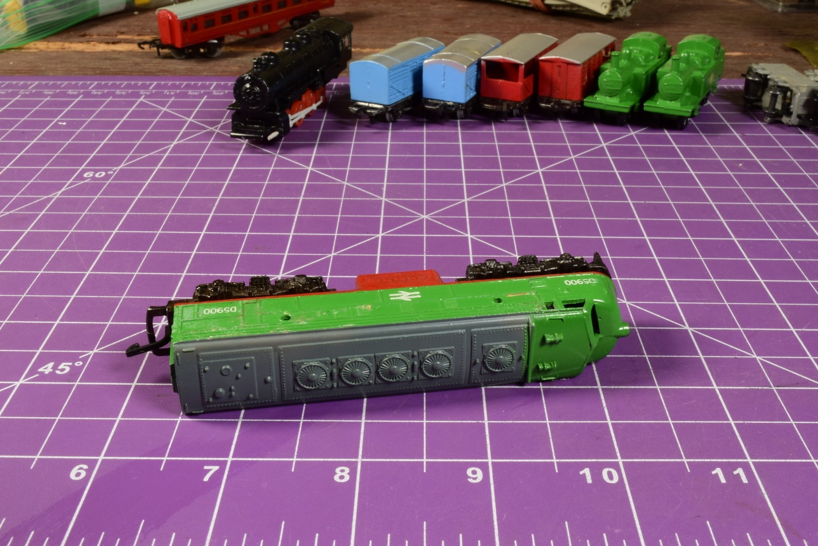 N/OOO SCALE – Lone Star Treble-O-Trains green Locomotive F series even
