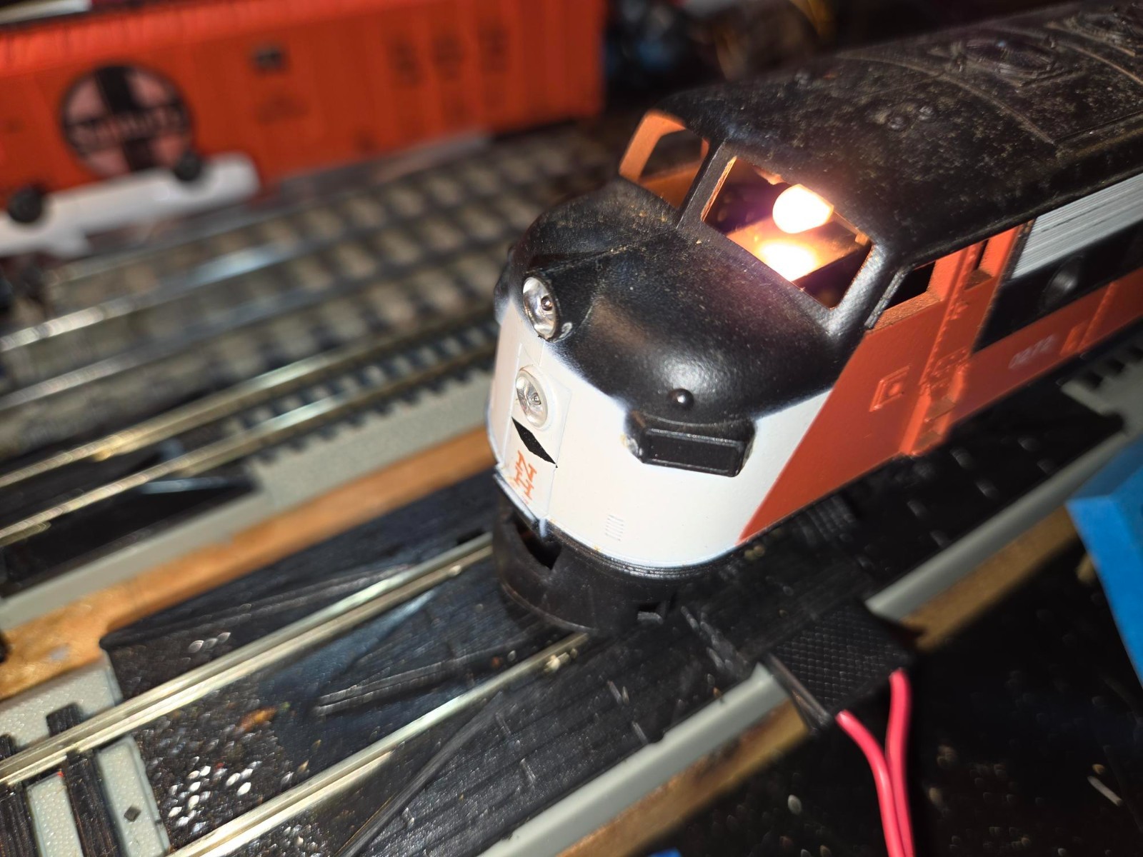 NEW HAVEN F9 PASSENGER DIESEL ENGINE, HO GUAGE, SEE VIDEO AND PICTURES