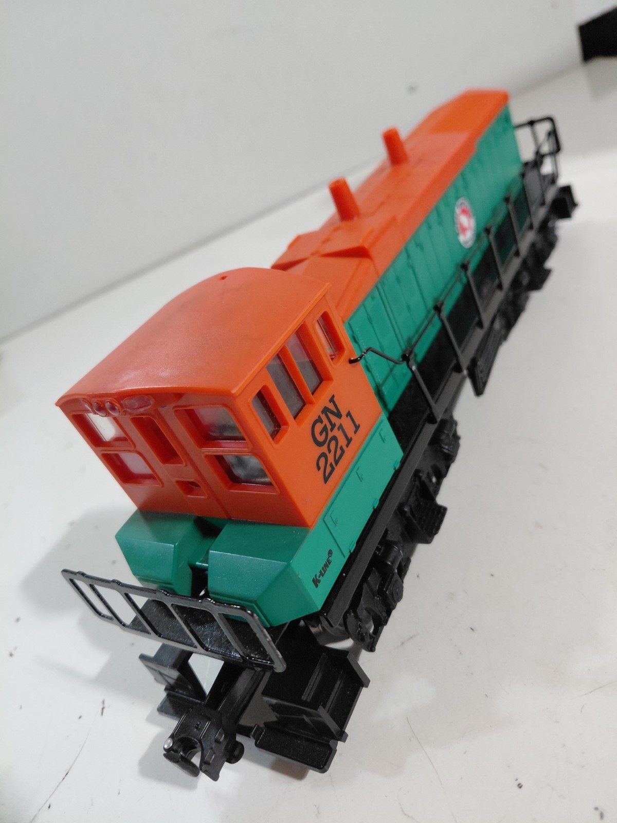 K-Line 2211 O Gauge Model Railroad Great Northern MP15 Diesel Switcher Engine