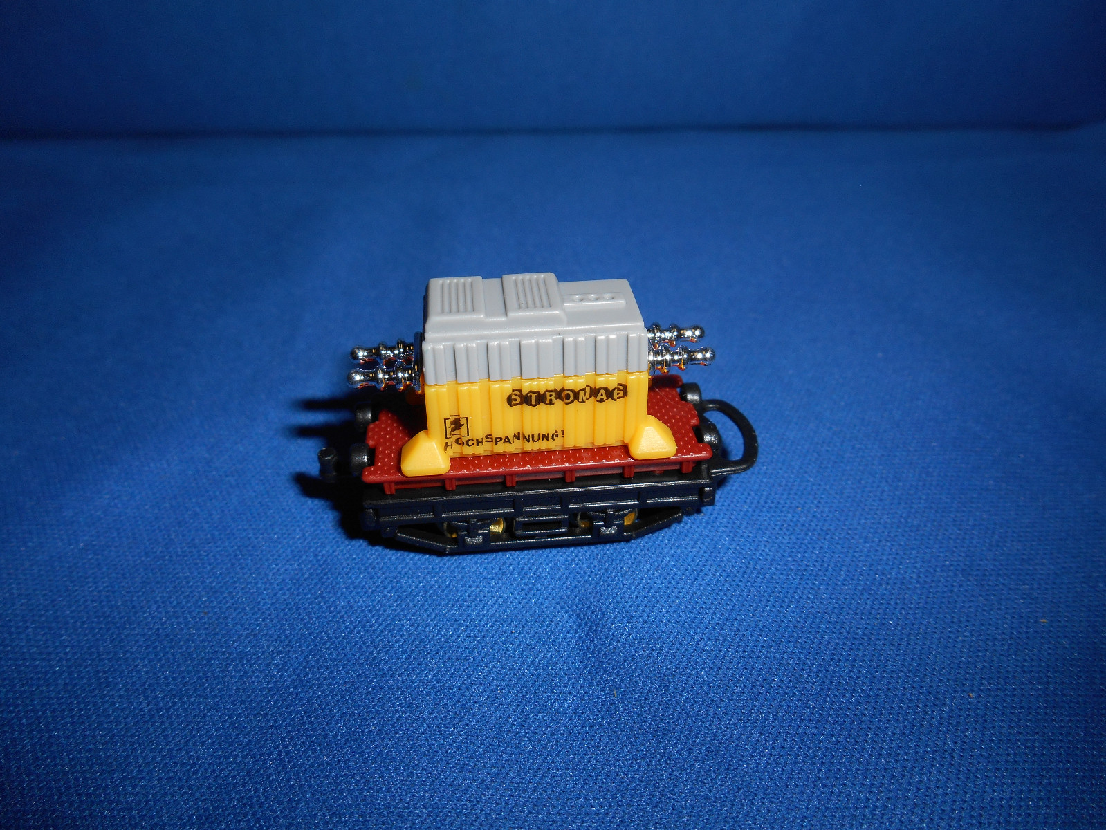 FREIGHT Rail TRAIN w/ TRANSFORMER Wagon CAR Plastic Kinder Surprise Egg N Scale