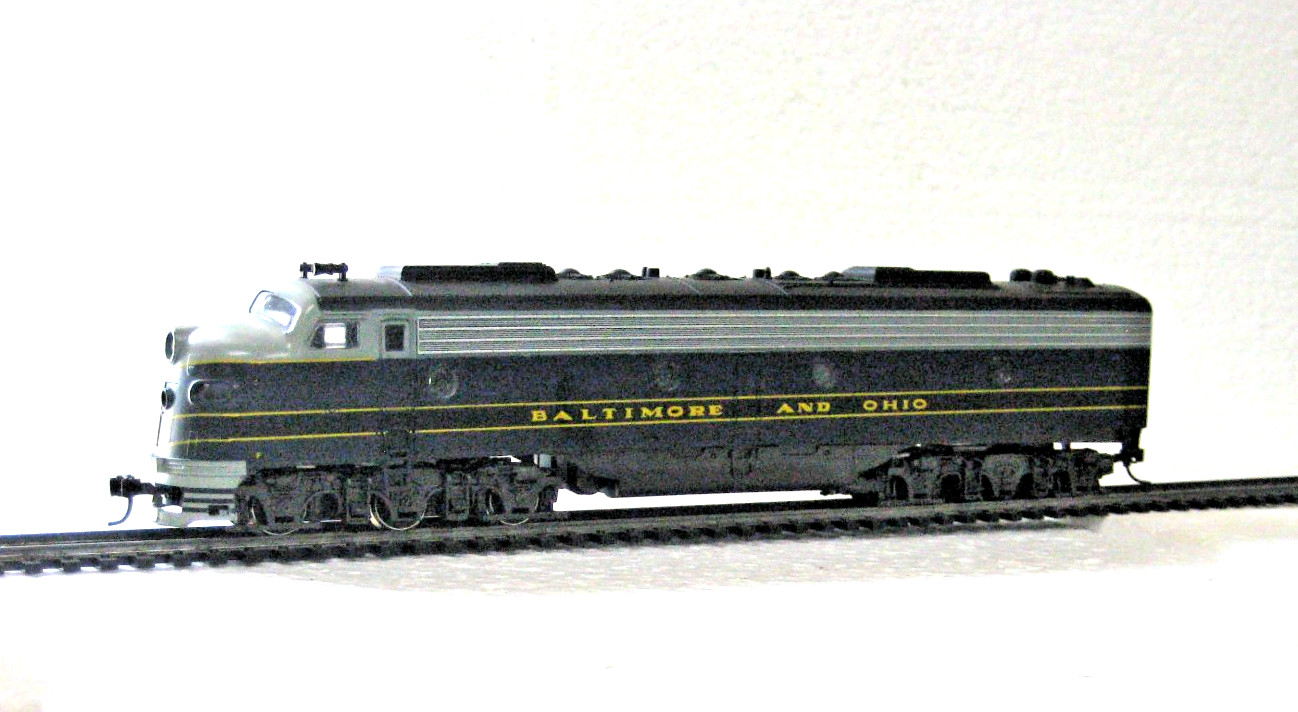 HO E8 LOCOMOTIVE BALTIMORE AND OHIO DUMMY LOCO