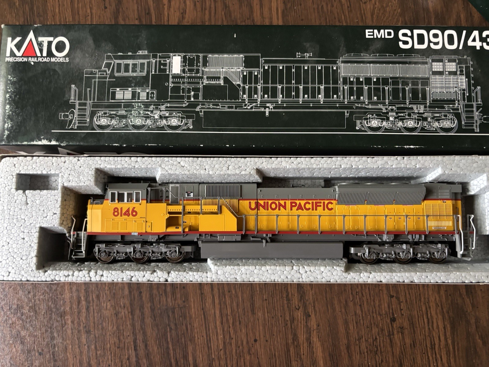 Kato 37-6356 EMD SD90/43MAC, Union Pacific #8146 – HO, DCC Ready