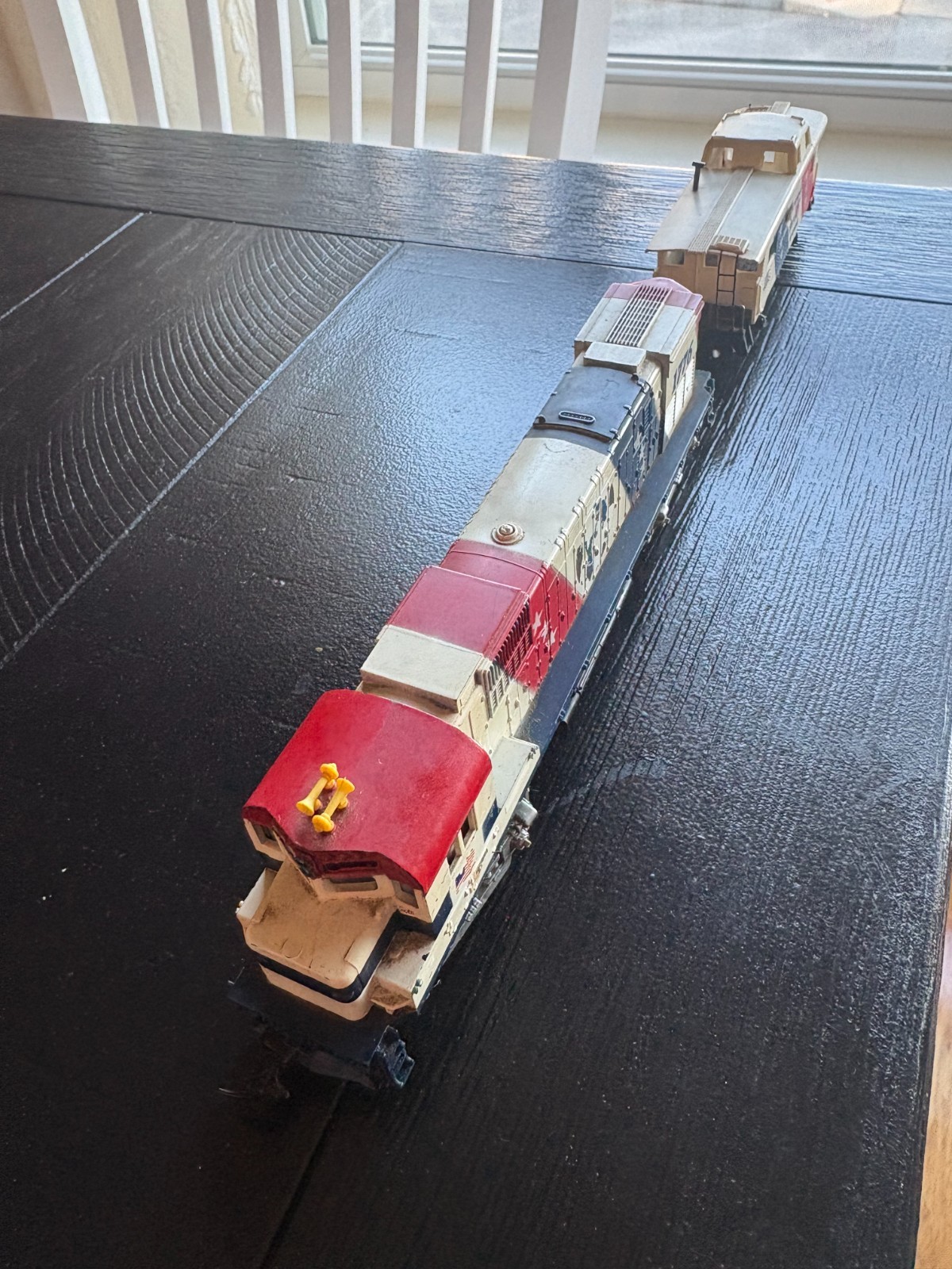 Tyco Spirit of 1776 red white blue locomotive with caboose