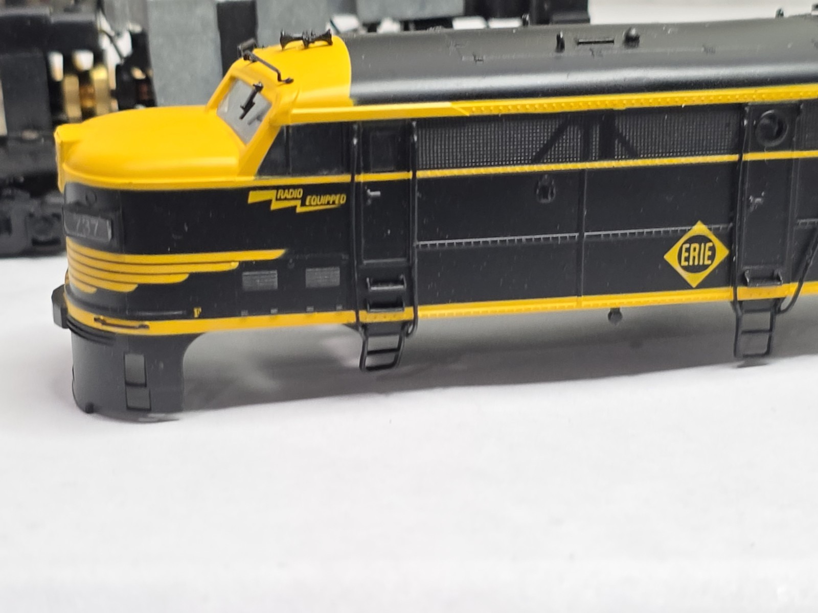 Proto 2000 HO Scale 8347 Erie 737-A FA2 Diesel Locomotive Runs Read Description