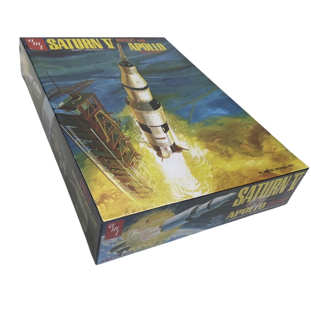 AMT Saturn V Rocket and Apollo 1/200 Scale AMT1174 Plastic Model Kit Spacecraft