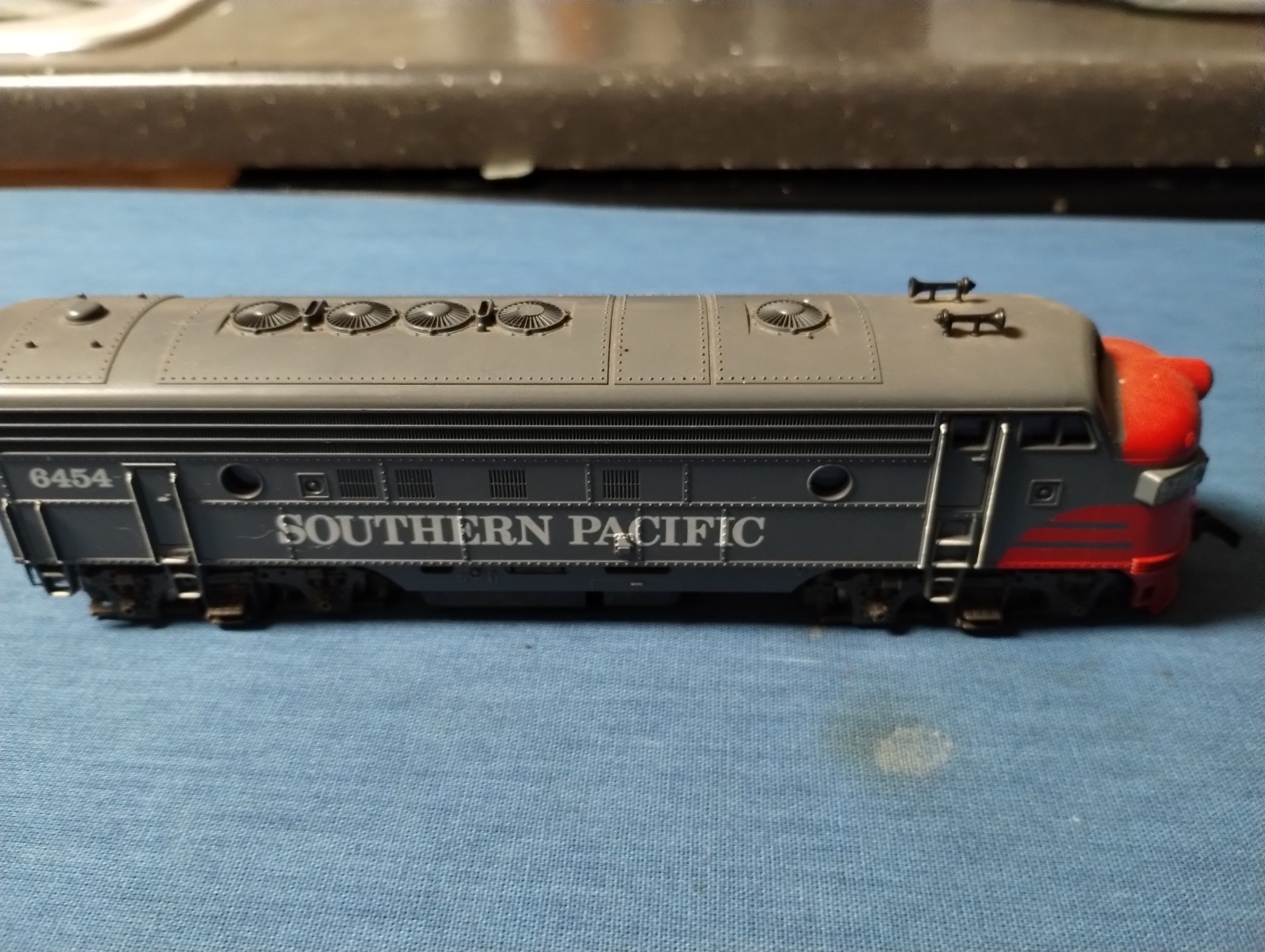 Atlas EMD FP7A Southern Pacific #6454 HO Analog Diesel Locomotive