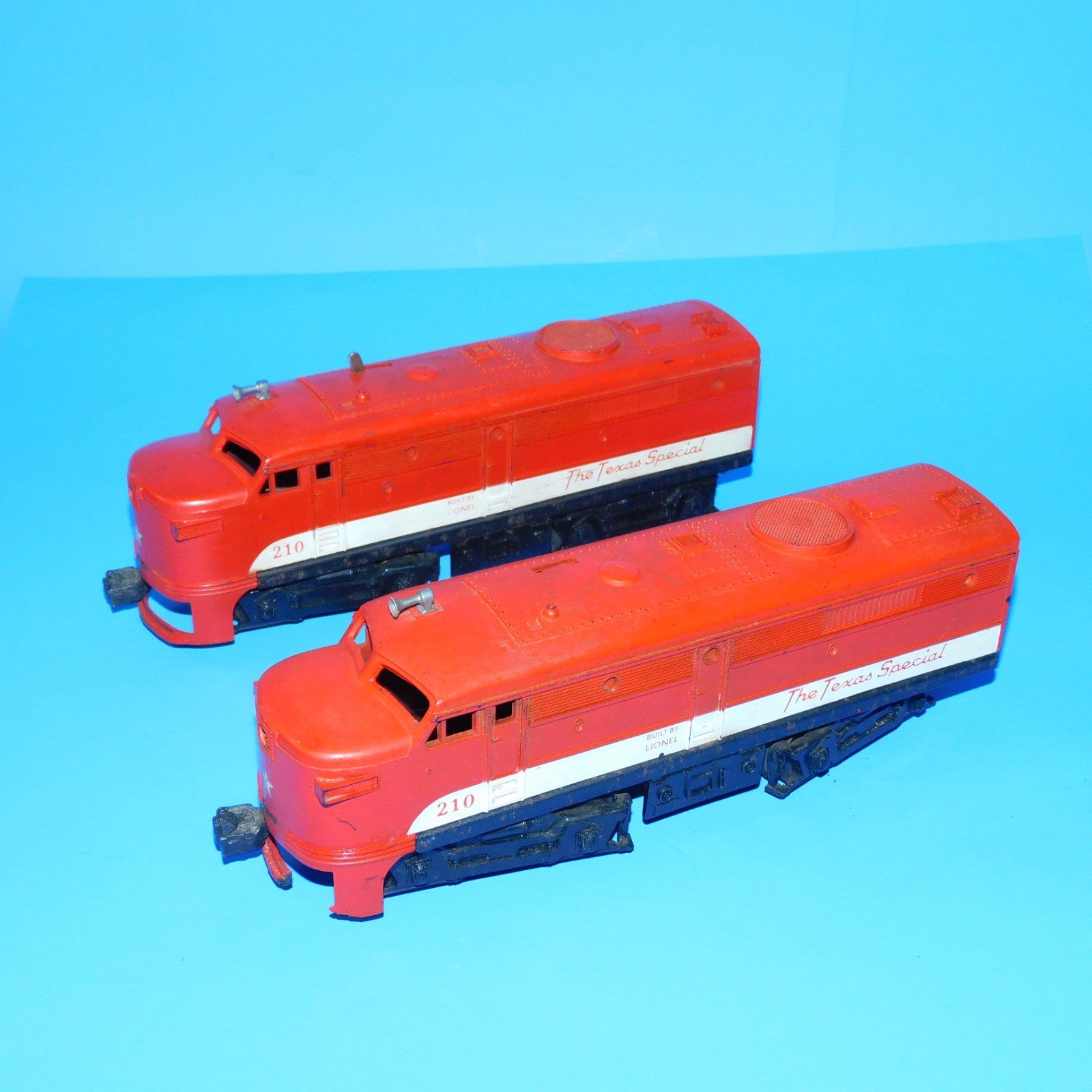 VINTAGE LIONEL #210 THE TEXAS SPECIAL DIESEL SWITCHER LOCOMOTIVE w/ DUMMY LOCO