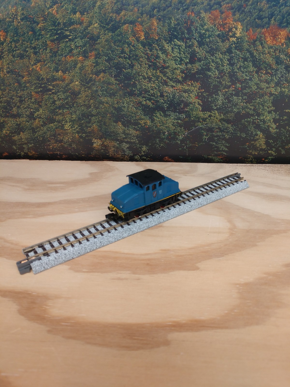 Arnold Rapido N scale European 2 axle center cab switcher – Item #0206 NEW