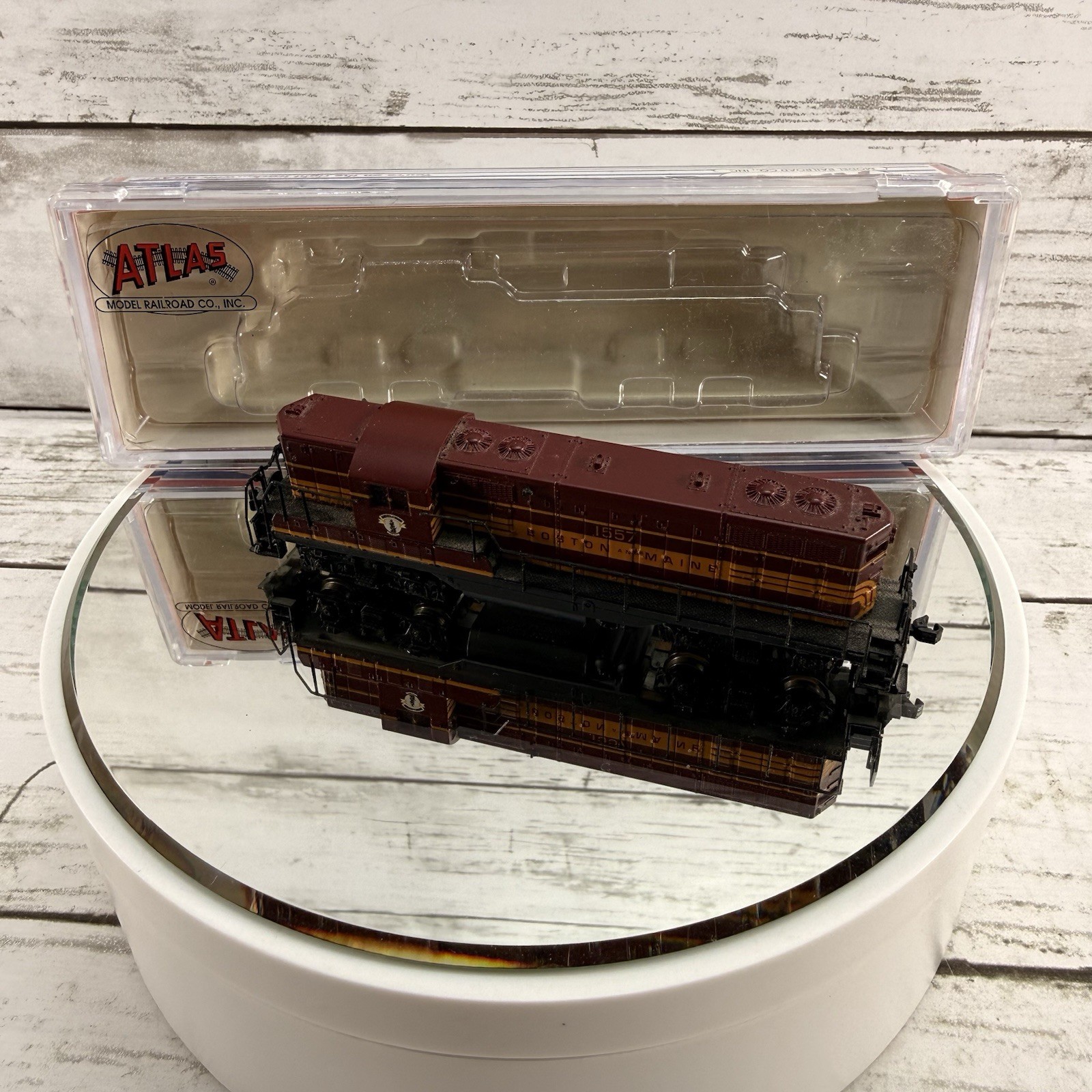 Atlas 48005 N Scale GP7 Phase 1 Boston Maine #1557 B&M Diesel Locomotive READ