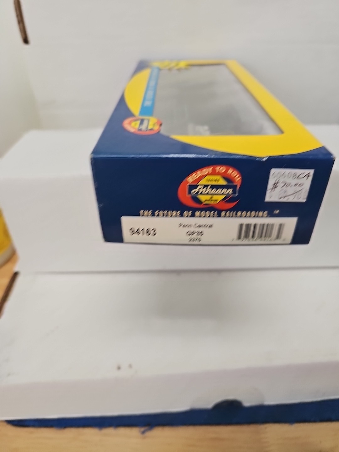Athearn HO 94163 Penn Central GP35 2370 DC ONLY NO SOUND NEW.