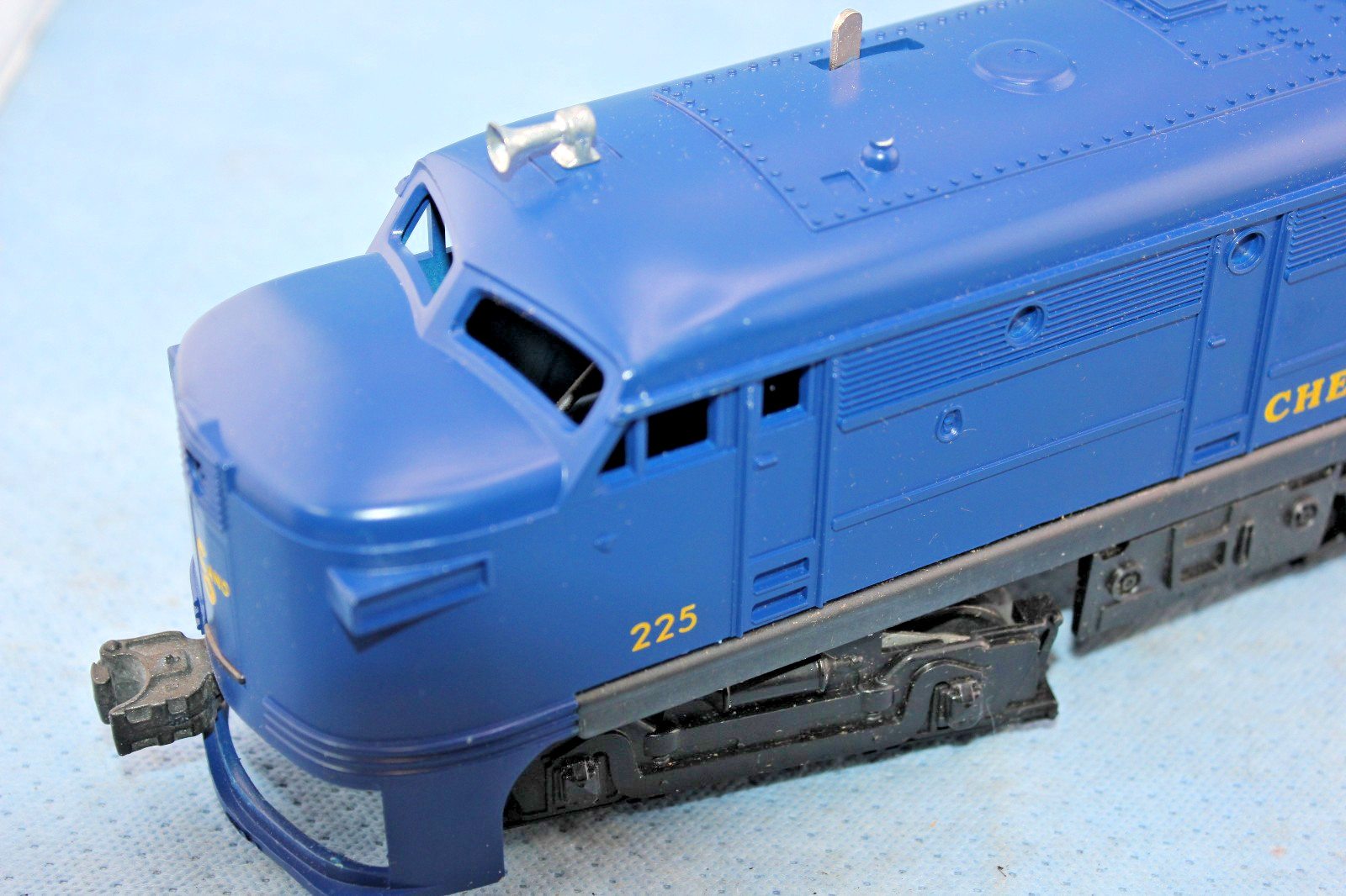 LIONEL CHESAPEAKE & OHIO No.225 ALCO DIESEL LOCOMOTIVE, MINT, NEVER RUN, TCA BOX