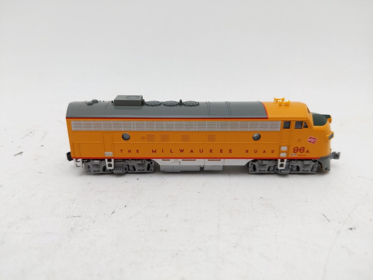 Kato 106-0432-DCC N MILW Post 1955 EMD FP7A Diesel Locomotive w/ DCC #96A LN/Box