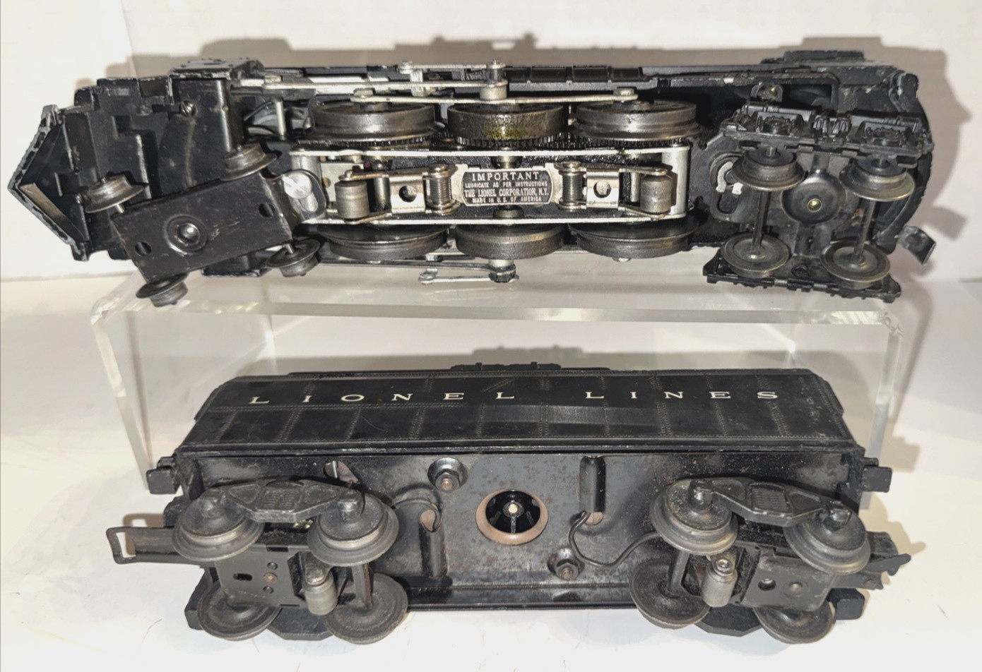 LIONEL POST-WAR O GAUGE 2055 STEAM LOCO W/6026W WHISTLE TENDER & 4 FREIGHT CARS