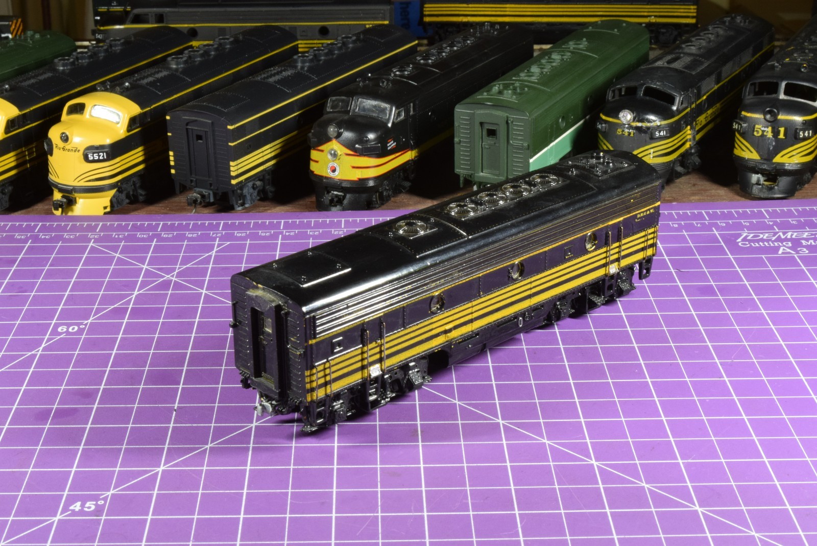 Dummy TrkRdy 5.2 oz DRG&W F series “B” unit, cab # ?, die cast couplers