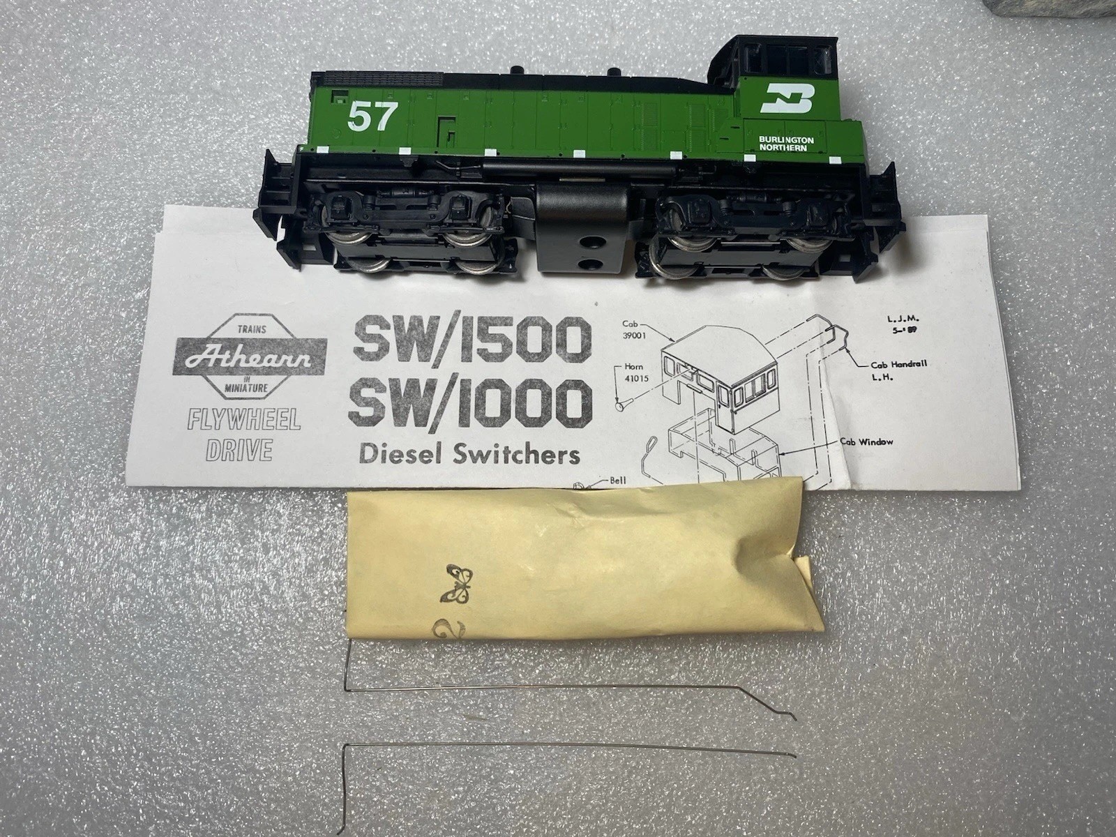 HO Athearn NOS BB Burlington Northern EMD SW 1500 Powered / Lighted Kit. READ