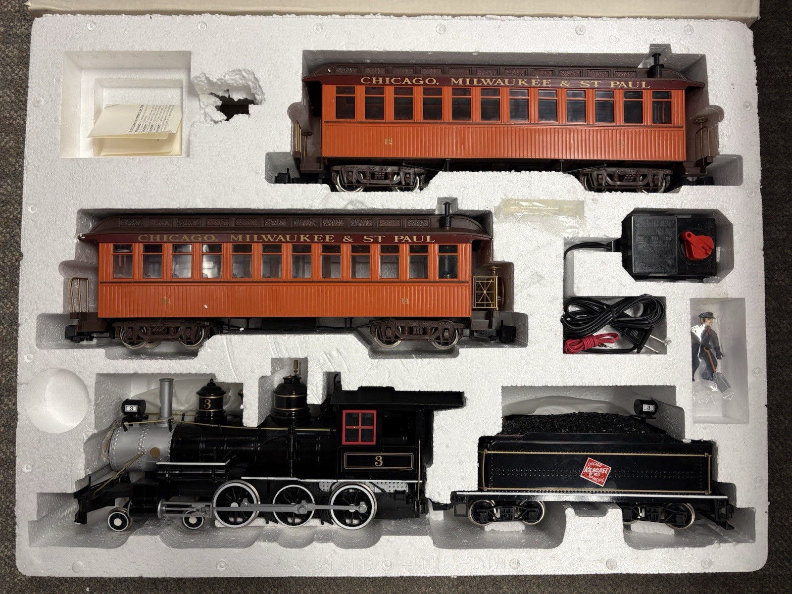 + Bachmann G Scale Golden Classic Chicago Milwaukee Locomotive Passenger Set
