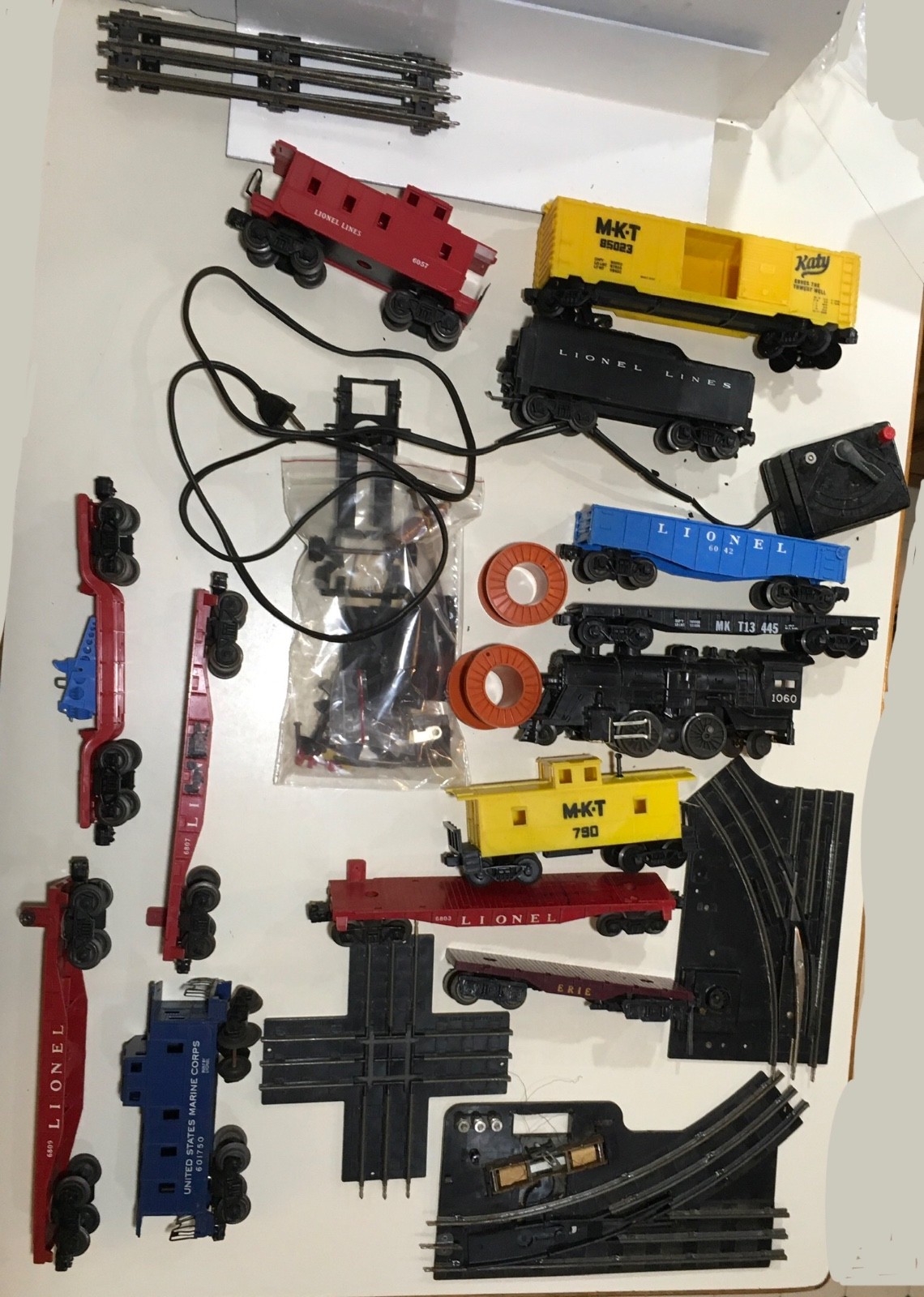 Vintage Lionel 1960’s assorted Train set & Tracks & broken Transformer