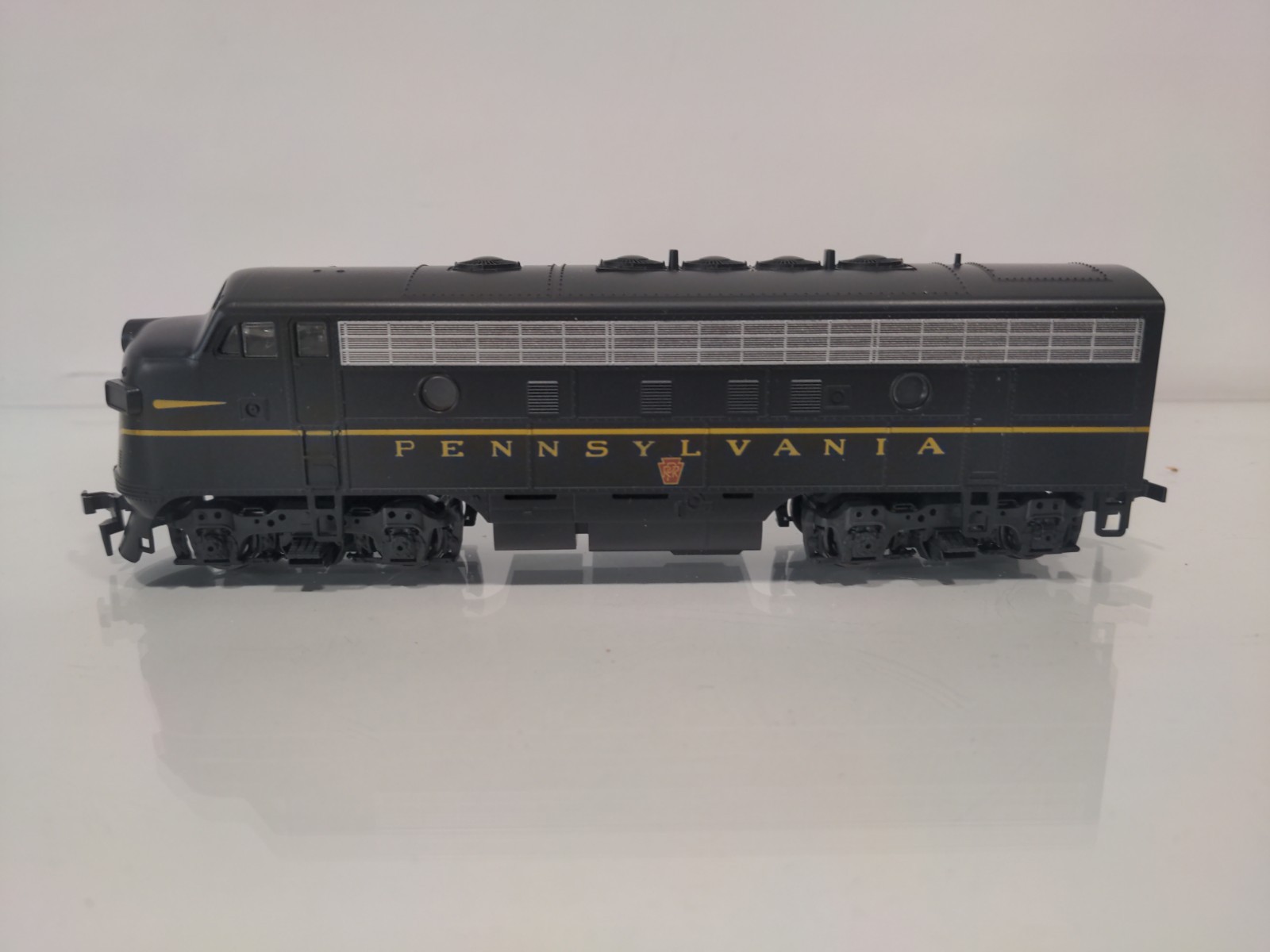 HO Pennsylvania PRR F7A-B-A 3 Unit Set Stewart Hobbies 9120-1 Kato Drives LN