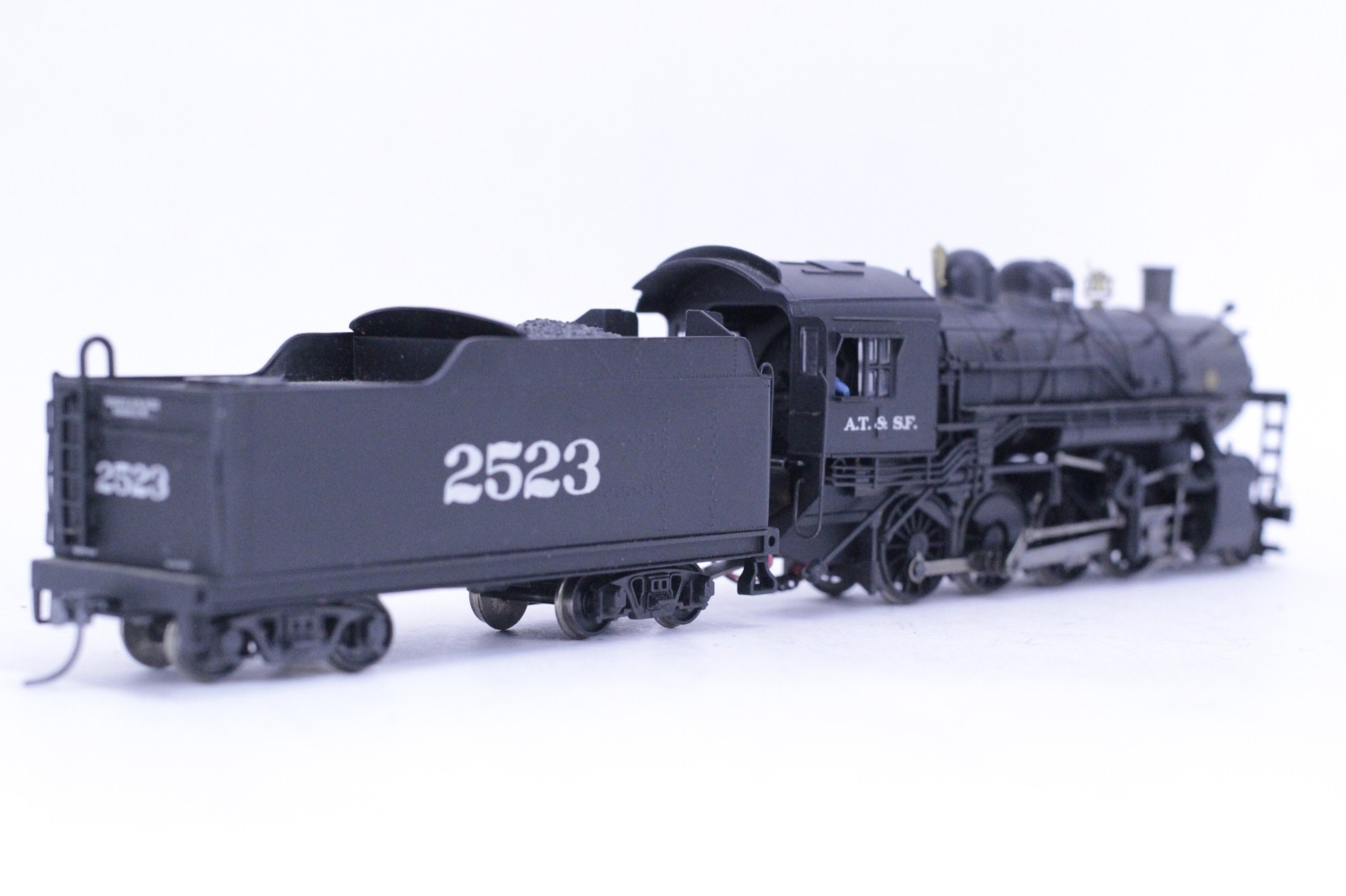 Spectrum HO Scale Santa Fe ATSF #2523 2-8-0 Consolidation DC Powered Locomotive