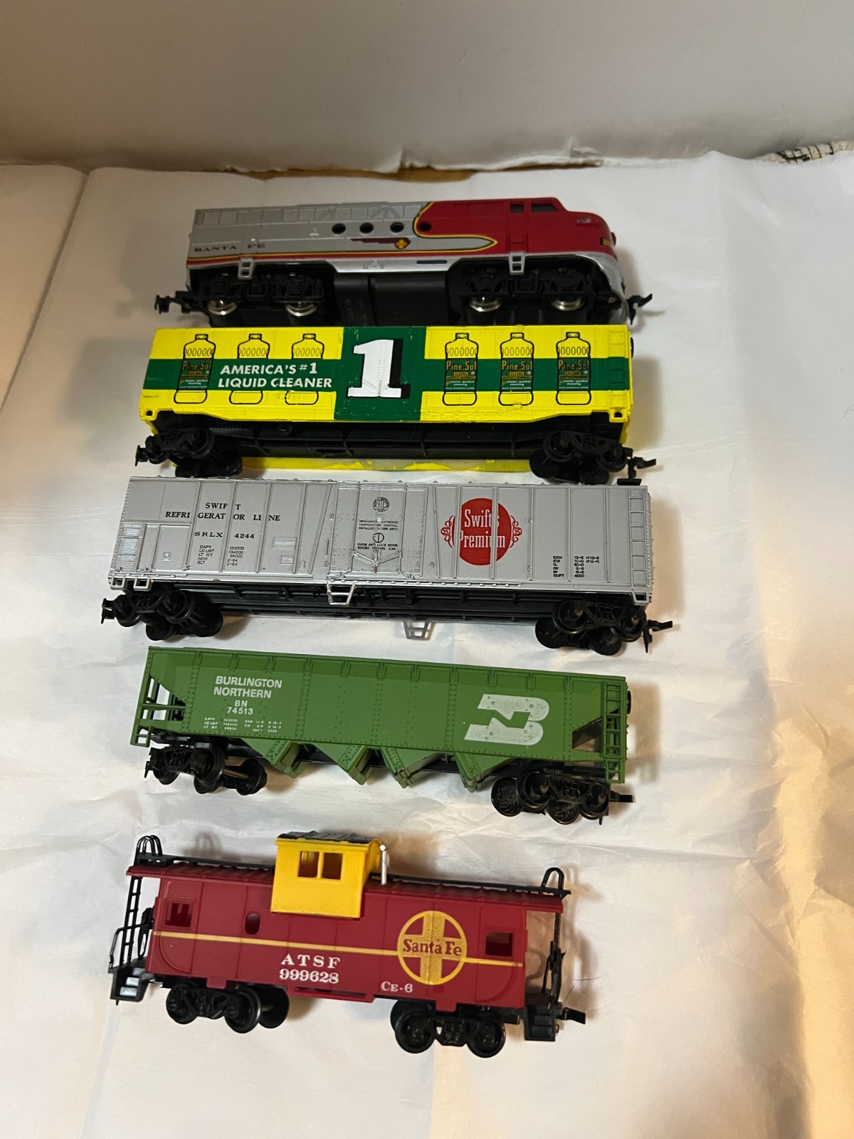Vintage Train BACHMANN Engine 307 SANTA FE F7A & Various Cars Not Tested