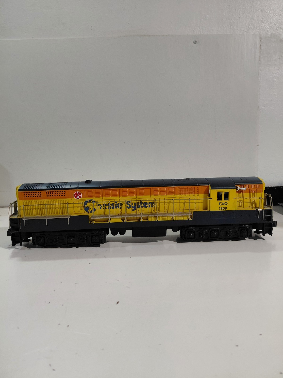 Williams 1909 O Gauge Model Railroad Chessie FM Trainmaster Diesel Locomotive
